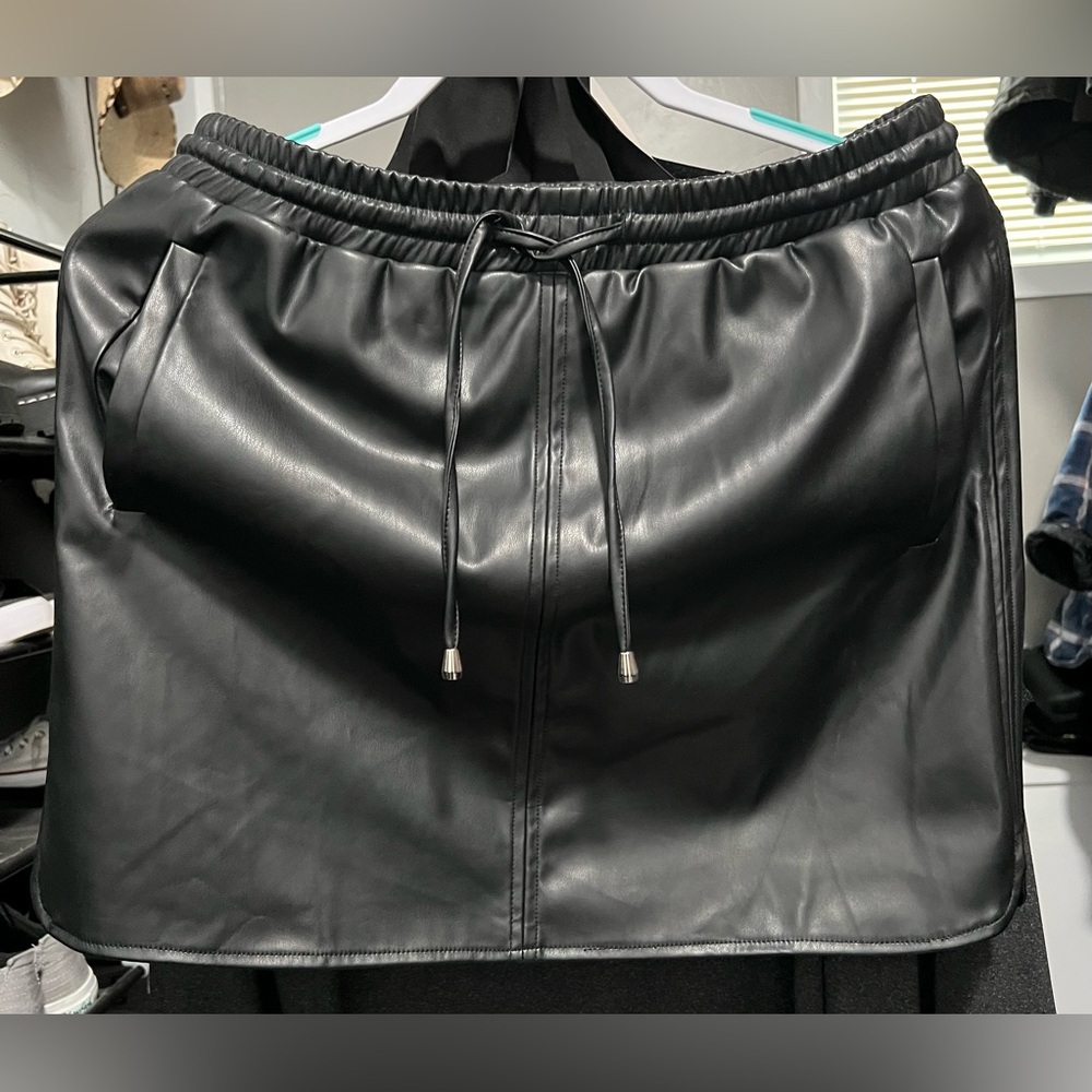 Pink Lily Black Drawstring Faux Leather Skirt - Medium